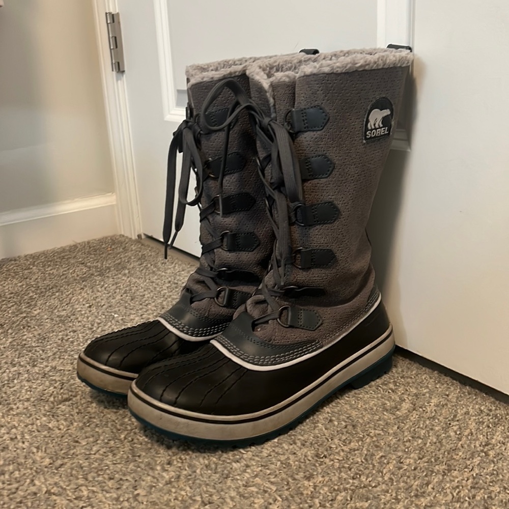 Tall Sorel Winter Boots Gray size 9 women’s